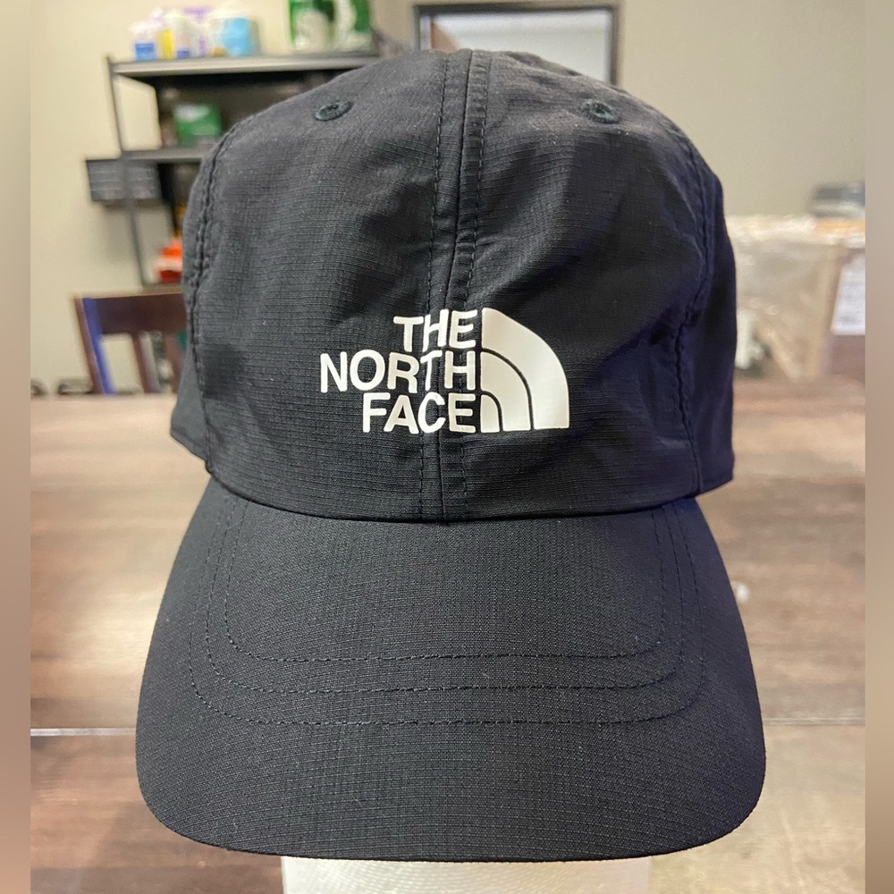 THE NORTH FACE Horizon Kids Strapback Hat 
(Youth Medium)